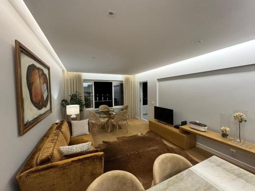 TV/trung tâm giải trí tại Infante Home