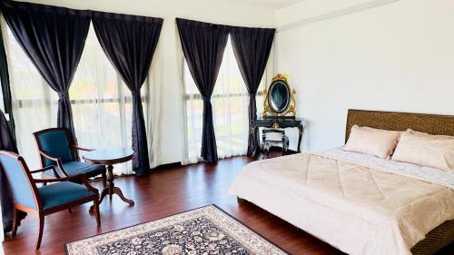 Postel nebo postele na pokoji v ubytování Larkin Bungalow Homestay