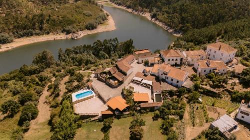 an aerial view of a house next to a river at Vilas da Matagosa in Matagosinha