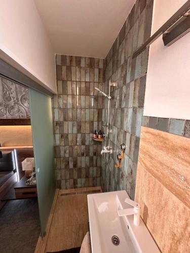 a bathroom with a sink and a shower at Ateliér Kráľovič in Hokovce