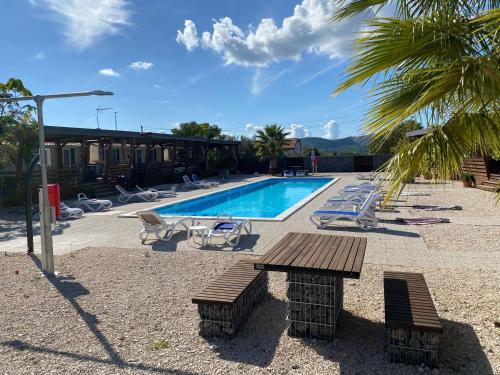 Chalet-Mobilehome mit Pool