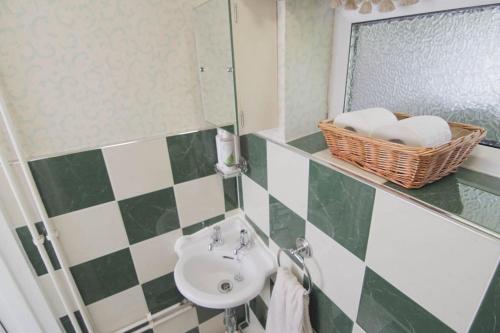 a bathroom with a sink and a mirror at 2 Bed House - BHX - NEC in Solihull