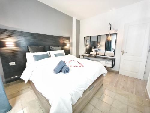 Postel nebo postele na pokoji v ubytování PAMRO moderne Ferienwohnung - 4 Schlafzimmer - 2 Bäder - Whirpool - Ferienanlage mit Pool - Familienfreundlich