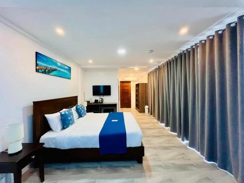 a bedroom with a large bed in a room at Porto Novo Anilao Dive and Leisure Resort in Mabini