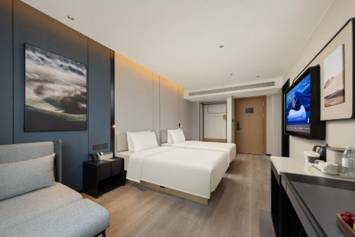 Krevet ili kreveti u jedinici u okviru objekta Atour Hotel Nantong Haimen Wenfeng Dashijie