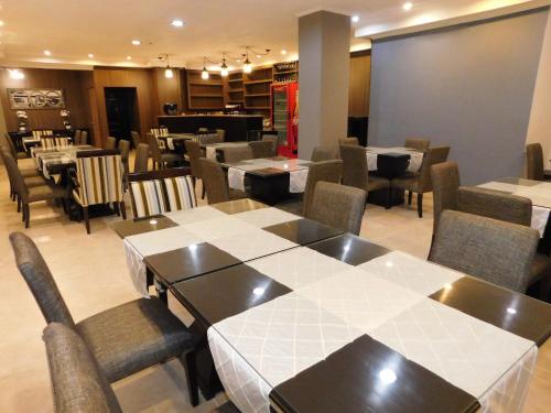 
Un restaurante o sitio para comer en Hotel Gran Vía Panama
