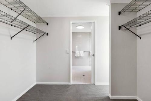 Koupelna v ubytování Celeste at Island Views - Resort Living by the Sea