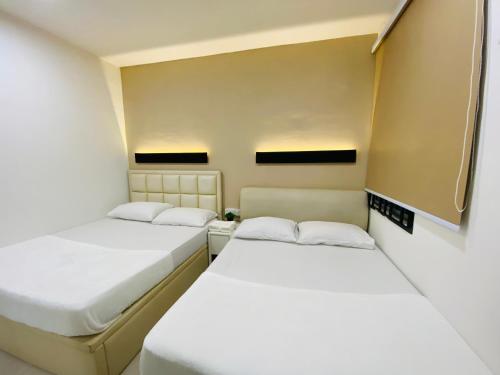 Giường trong phòng chung tại Alyn Home Kluang VI Netflix Coway