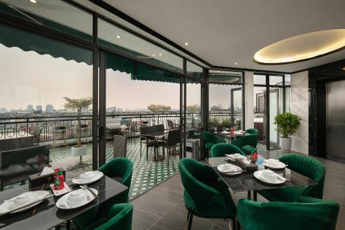 Un lugar para sentarse en Hanoi Plaza Suite Hotel & Spa