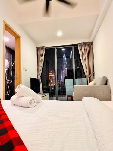 a bedroom with a bed and a view of the city at The Luxe Colony Klcc By NTR Resources in Kuala Lumpur