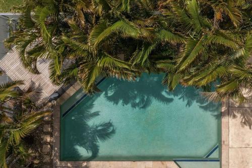 La alberca dentro o cerca de Yo Caba Caba - Beach House with a Colourful Twist!