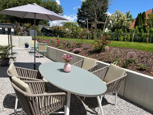 Κήπος έξω από το ammersee apARTment Dießen