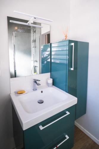 Una cama o camas en una habitación de Kaz Sa-Sa - 4 chambres - 4 salles de bain - piscine - vue mer