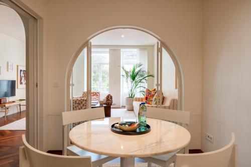 a dining room with a table and a mirror at Vila Catarina Luxury Apartments in Porto
