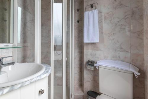 a bathroom with a sink and a toilet and a shower at POLITXE Bermeo in Bermeo
