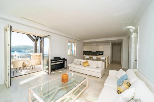 Sea View Three Bedroom Apartment - Marina Village