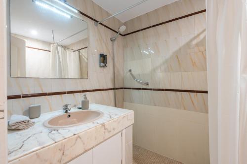 Et badeværelse på Charming Apartment in Riviera