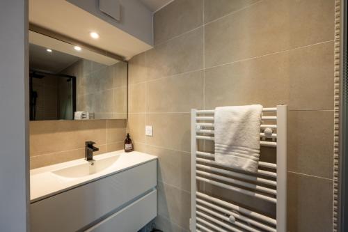 Et badeværelse på La Truffière - Charmante maison avec terrasse