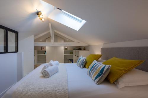 En eller flere senge i et værelse på La Truffière - Charmante maison avec terrasse