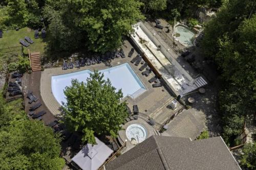 Άποψη από ψηλά του Les Manoirs 3bdrs W Pool & Hottub Near Village