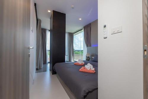 a bedroom with a bed with two towels on it at Escape condo E166 in Mae Pim