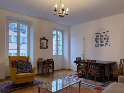 Posezení v ubytování Charmant appartement au cœur de Sion