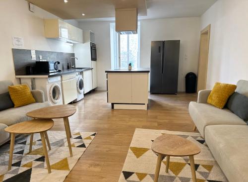 Kuchyň nebo kuchyňský kout v ubytování La Maison d'Hôtes - 8 BDR - Wifi - Gare