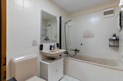 a bathroom with a sink and a toilet and a tub at Charmant studio à côté des pistes de ski in Nendaz