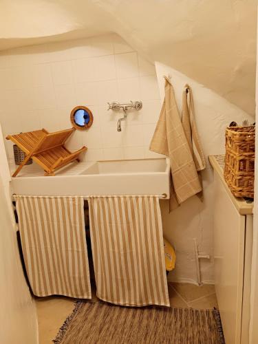 a bathroom with a sink in a small room at La Petite Romance - Gîte 3 étoiles in Siran