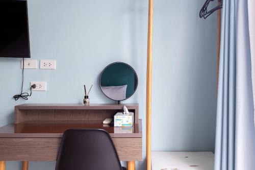 a room with a desk with a mirror and a chair at Simply Sleep Hostel in Bangkok