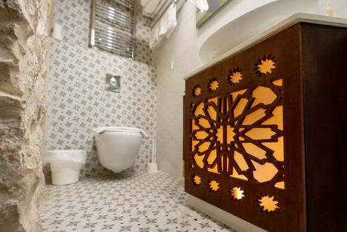 Bilik mandi di Jerusalem Hotel