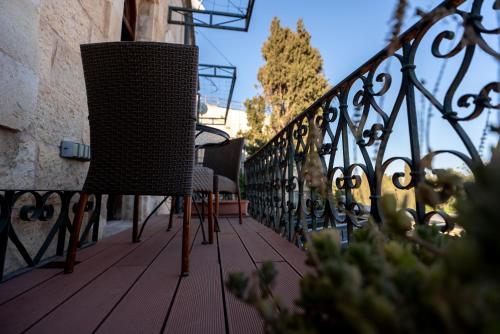Balkoni atau teres di Jerusalem Hotel