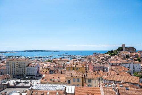 LE SINATRA splendide vue mer panoramique et balcon, idéal pour des séjours de loisirs ou business