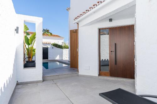 Luxury house with private heated pool in Nerja!