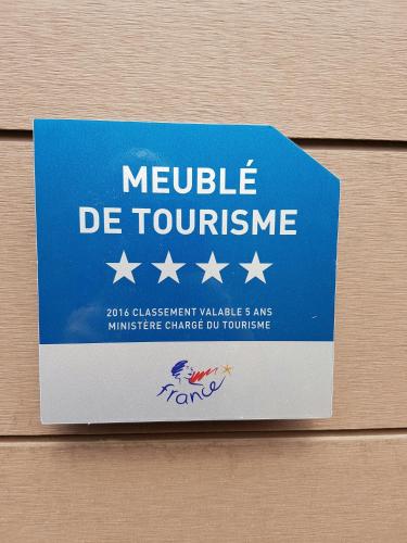 a sign that reads neville de toubec on a wall at Gites Spa Strasbourg - Appartement in Furdenheim