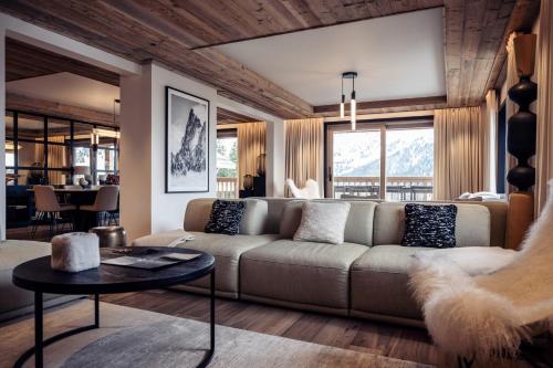 a living room with a couch and a table at Antarès SIRIUS 304 - Spacious ski inski out family apartment in Méribel