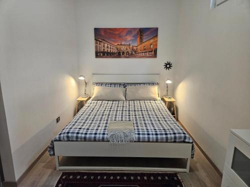 Postel nebo postele na pokoji v ubytování CIAO BELLI flat city centre and parking - Appartamento centrale con posto auto