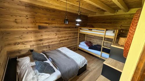 Postel nebo postele na pokoji v ubytování APPARTEMENT VUE SUR LES PISTES Aux SAISIES 4