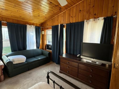Posezení v ubytování Mohican Resort Motel, Conveniently located to all Lake George attractions
