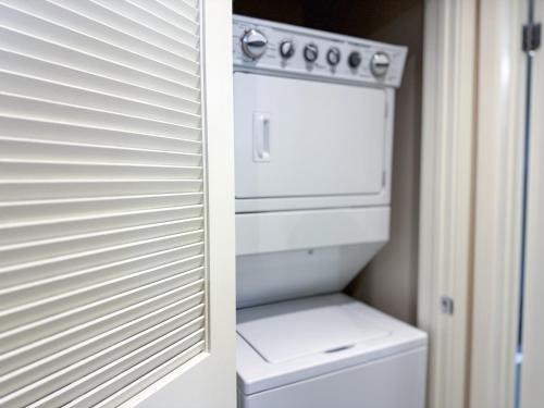 a kitchen with a white stove and a refrigerator at Modern Comfort in LA Free Parking&10 Min To Cedars in Los Angeles