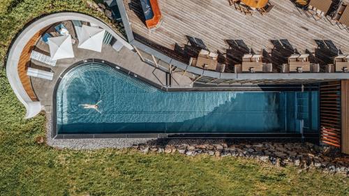 Kolam renang di atau dekat dengan Hotel Goldener Berg