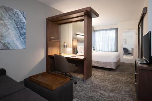SpringHill Suites by Marriott Orlando at FLAMINGO CROSSINGS Town Center-Western Entrance Image