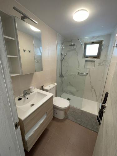 a bathroom with a shower and a toilet and a sink at Casa Matteo-Modern Apartment with Pool in Costa de Antigua