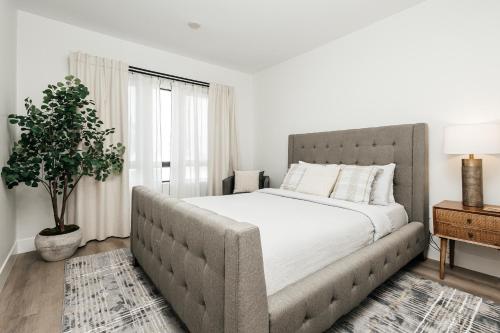 a bedroom with a large bed and a plant at Central Quality 2 BD Apartment in Los Angeles