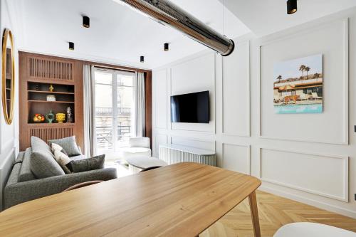 Pick A Flat's Apartment in Triangle d'Or - Pierre 1er de Serbie