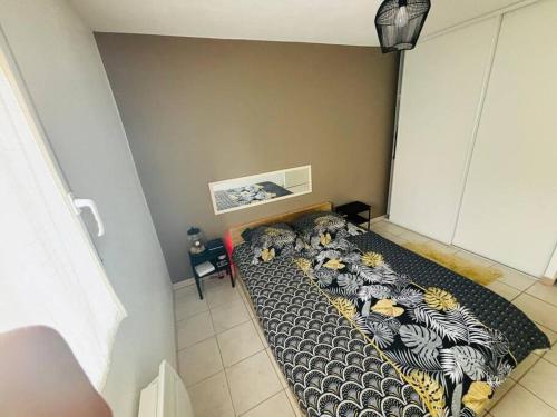 Een bed of bedden in een kamer bij Appartement