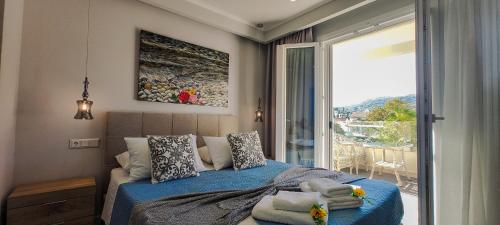 Posteľ alebo postele v izbe v ubytovaní Pelagia Apartment by Kormaris