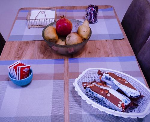 a table with a bowl of food and a bowl of fruit at Αλέξανδρος Δισπηλιό in Dispilio