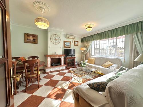 Villa Pepita - Villa for 6 with Private BBQ, Garden and Year-Round Pool - 350 m from the Beach