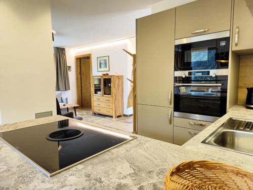 Dapur atau dapur kecil di Apartment Home Holzwurm by Interhome